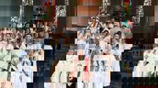 22.000 over kyrkjedørstokken - ikkje enkeltpersonar, men kvar gong ein person har besøkt kyrkja: Konfirmantane er nokon av dei som har vore aktiv i kyrkja vår gjennom 2017. Dei har hatt undervisning i 9 månader, her ser vi fjordårets konfirmant-kull saman med sokneprest Leidulv Ø. Grimstad og kyrkjelydspedagog Barbro Landmark.