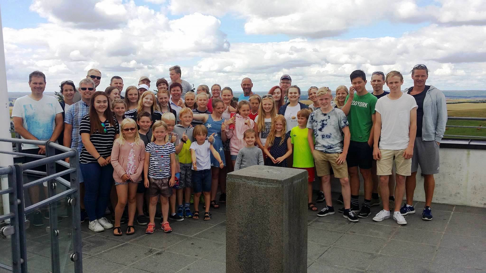 Store og små samlet på den tradisjonelle utflukten til Ejer Bavnehøj, Danmarks tredje høyeste fjell.