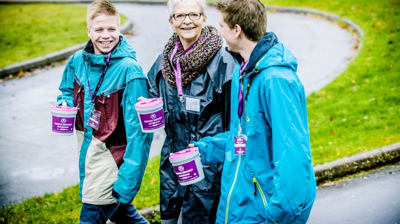 Omsett ubehag til handling - bli med å bære bøsser! Foto: Kirkens Nødhjelp