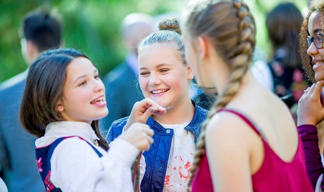 - Det er din kirke like mye som de voksnes kirke, skriver biskopen i invitasjonen.