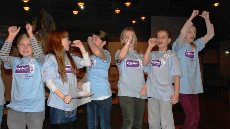 Lys Våken-sangen og dansen er en kjekk og viktig del av overnattingen.