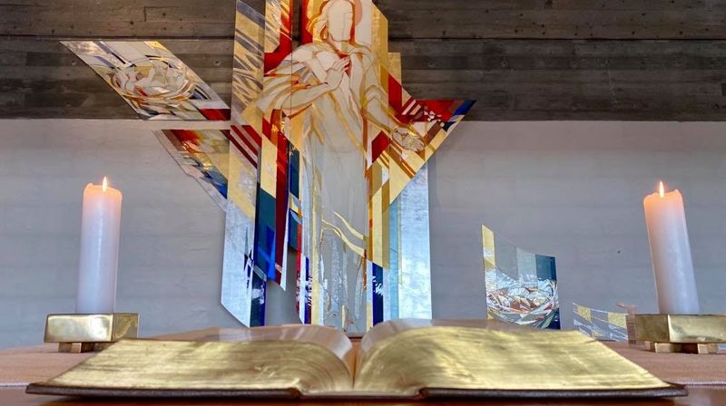 Velkommen til gudstjeneste i Rossabø kirke