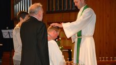 Andreassen ble bedt for av Hilde Solli, Kjell Einar Bergsager og prost Rune Steensnæs Engedal.