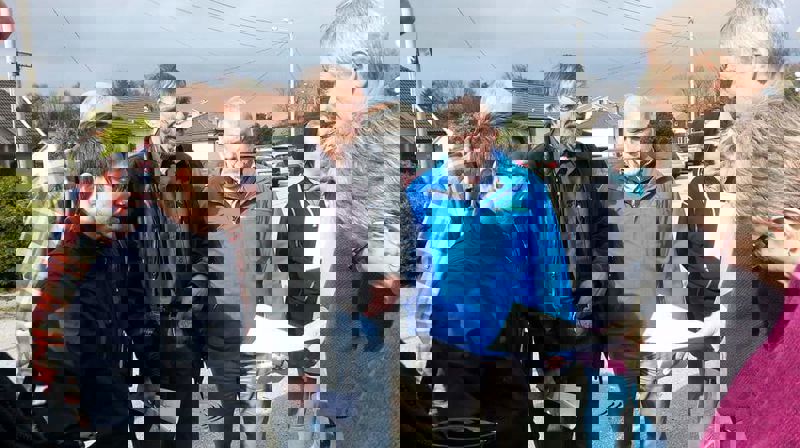 Arkitekt Riseng (i midten) hadde møte med blant andre kirkeverge Kjetil Nordstrøm, Kjell Einar Bergsager, sokneprest Tor Egil Eriksen og administrasjonsleder Anne Birgitte Ruus.