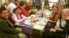 Vinnerne av årets veteranpris ble Anne Therese (t.h.) og Asbjørn Næss. Prisen fikk de også for sitt sterke integreringsengasjement, og Anne Therese hadde med seg gode venner av menigheten fra både Nepal og Eritrea.