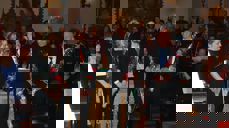 Langvarig og takknemlig applaus for glade og lettede solister og dirigent Goos ten Napel.