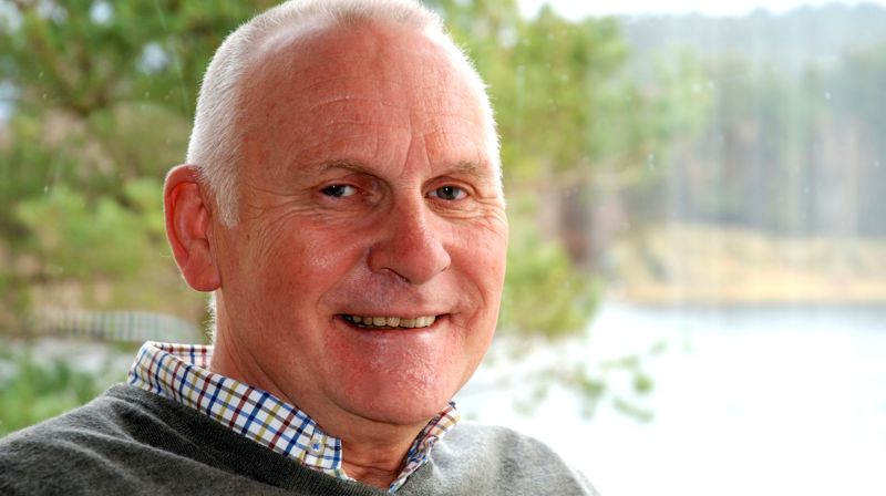 Sigve H. Clementsen ble ordinert i Vår Frelsers i 1980, og kommer fra stilling som sokneprest i Norheim menighet.