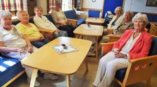 Fra venstre og rundt bordet: Olaug Soltvedt, Anna Lilleskog, Solveig Vaka, Inger-Mette Brommeland, Janna Apeland, Anbjørg Nilsen og foran til høyre: Nora Søvik.