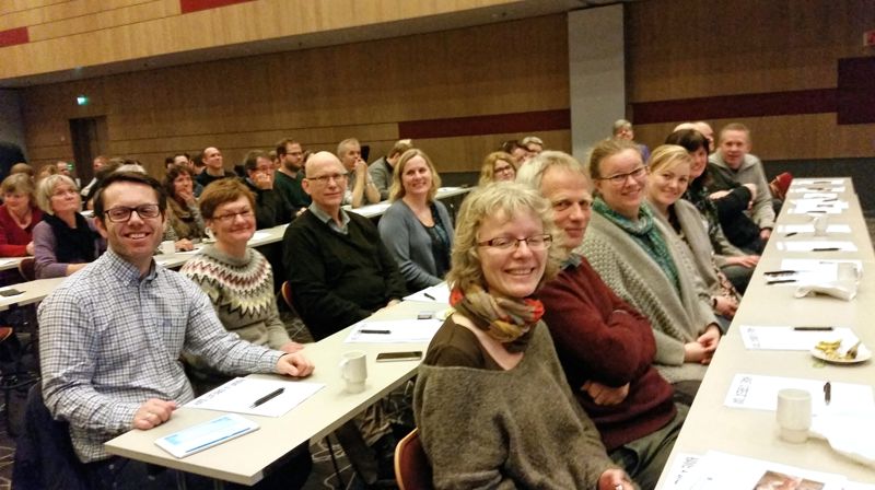 Både felleskontoret, Skåre, Vår Frelsers og Rossabø menigheter var godt representert, blant annet ved (bak f.v.:) kirkeverge Kjetil Nordstrøm, Wenche Lindtner, Arnold Skaatan og Bjørg Lund. Foran fra venstre: Anne Birgitte Bødtker Ruus, Tor Egil Eriksen, Silje Nesheim Dahl og Silje Arnevik Barkved.  