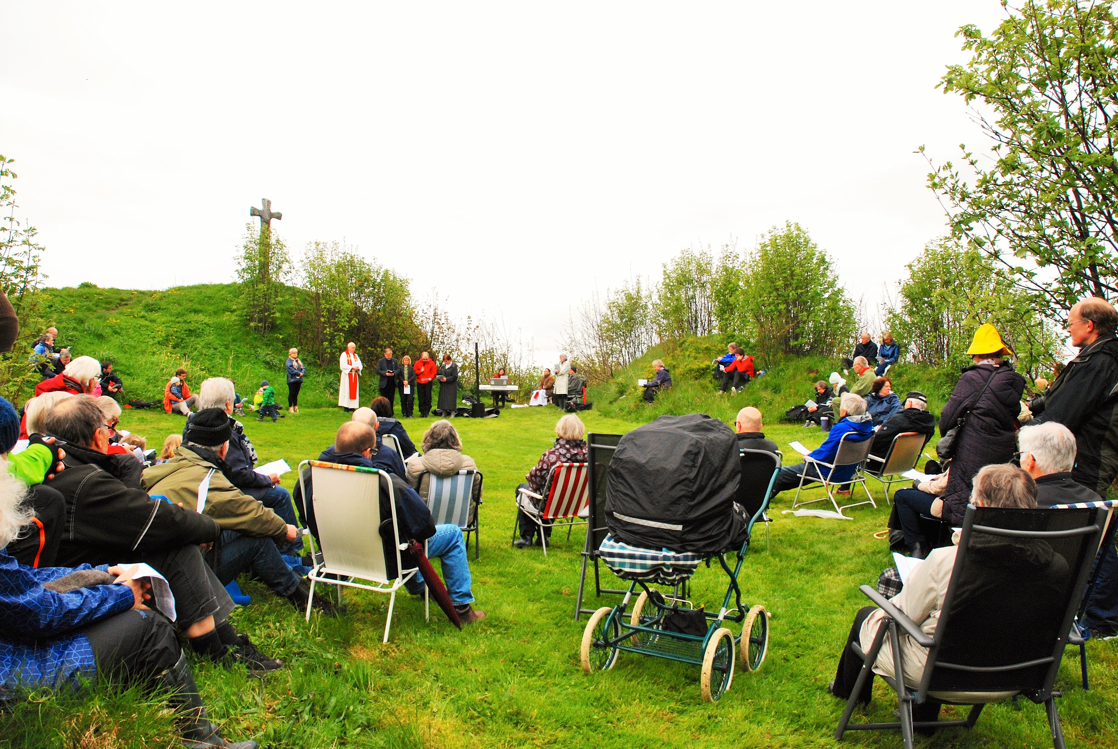 Gudstjeneste for alle kristne kirkesamfunn på Krosshaugen er en god tradisjon når kirkens fellesskap feires i pinsen.