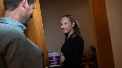 Bøssebærerne rekker ikke å banke på til alle og mange har ikke kontanter - så VIPPS gjerne til 2426