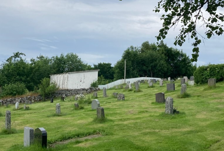 Uthus ved Hemne kirke skal rives