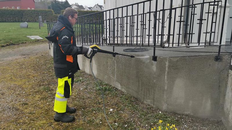 Rengjøring av Sandstad Kirke