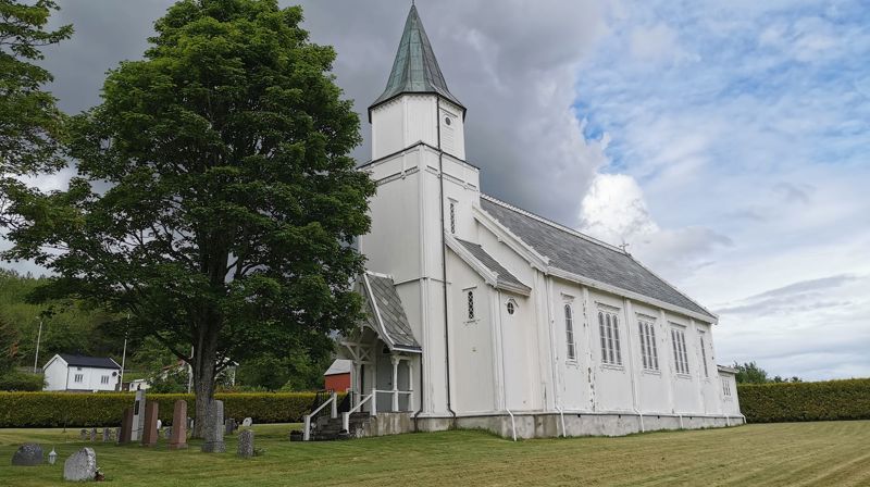 Dåpsgudstjeneste i Sandstad kirke.