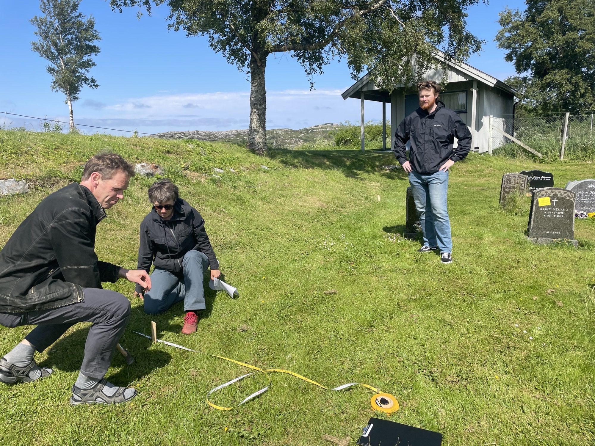 Utbedring og minnelund på Hitra Kirke