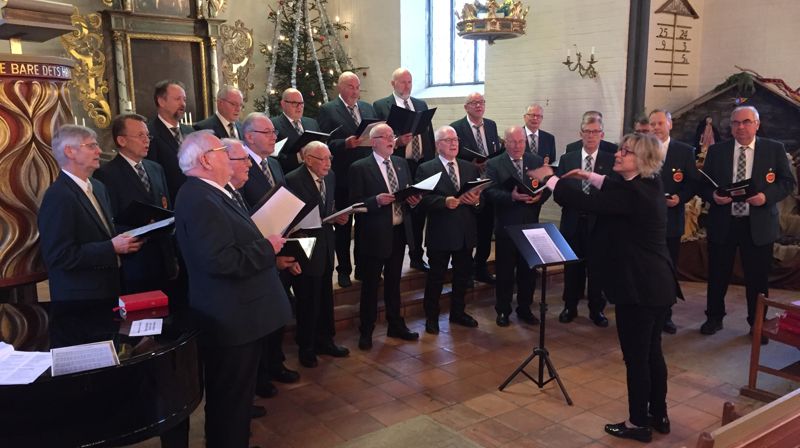Ringerike mannskor sang i Hole kirke på "Hellige Tre Kongers"-gudstjenesten