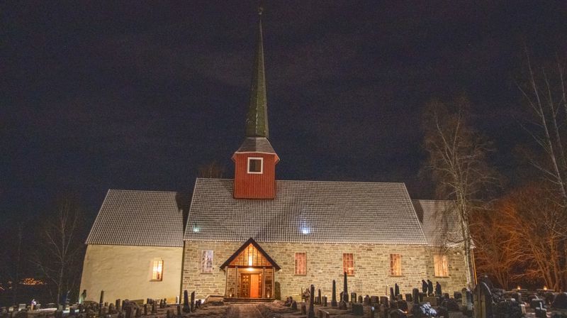 Flomlys på Hole kirke