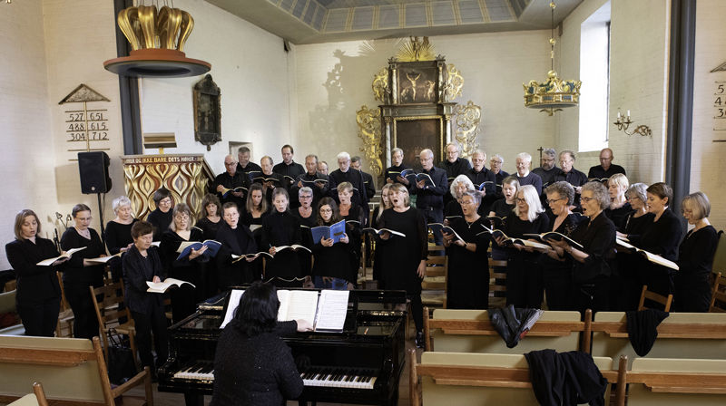 Ringerike Vocalis øver i Hole kirke. Foto: Bjørn Johnsen.
