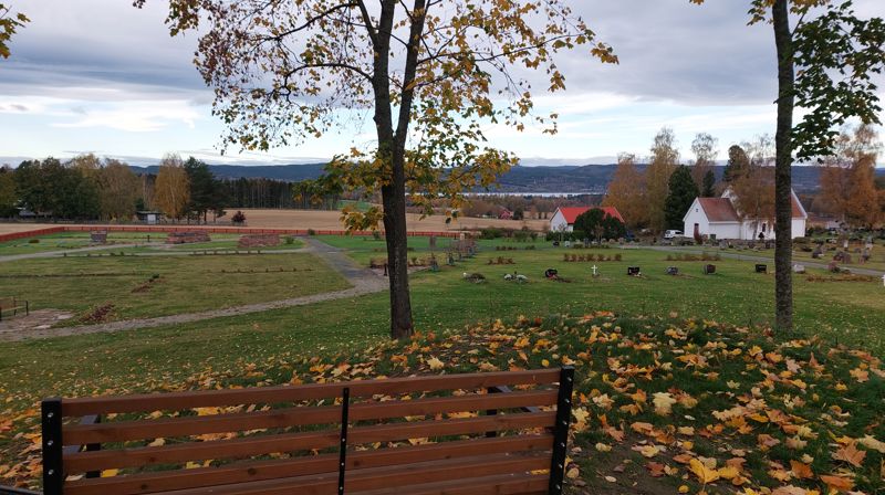 Minnegudstjeneste og åpen kirke.