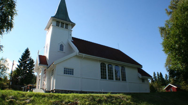 Dugnad på uteområdet ved Sollihøgda kapell