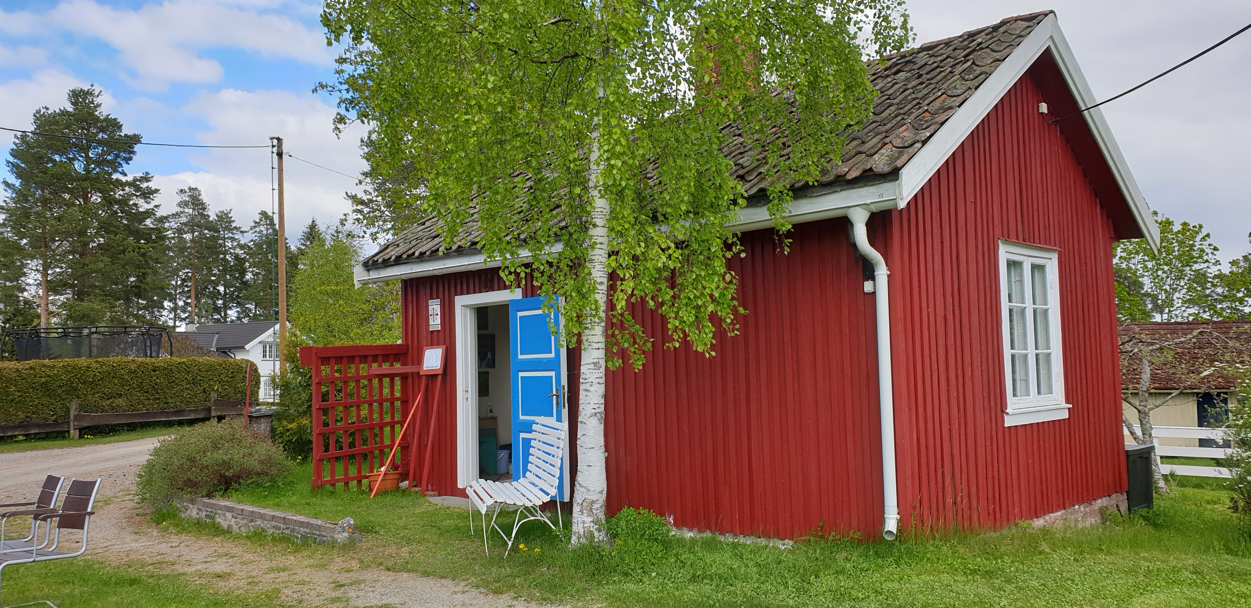 Skomakerstua ligger rett ved pilegrimsleden i Skarpsnogata 64 i Frøshaugåsen.