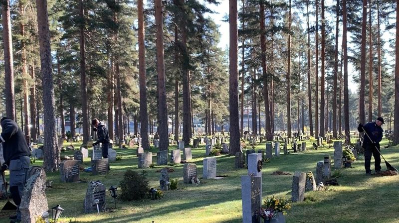 Dugnadshjelp på gravlundene