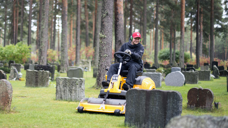 Kirkegårdsarbeider/Kirketjener