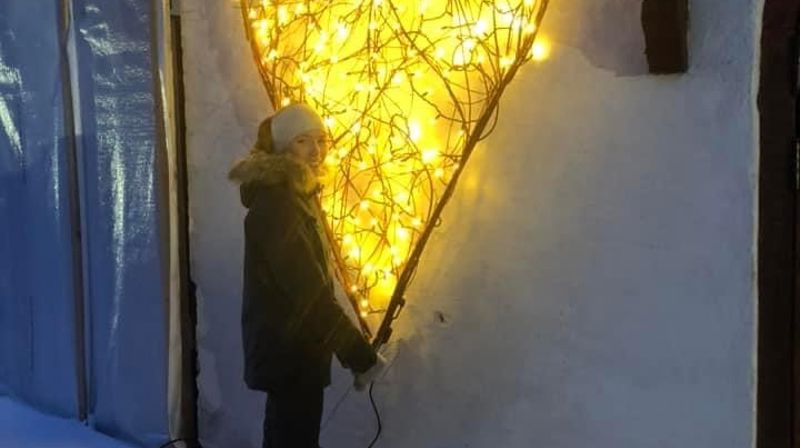 Ny flott adventspynt på Hedenstad kirke