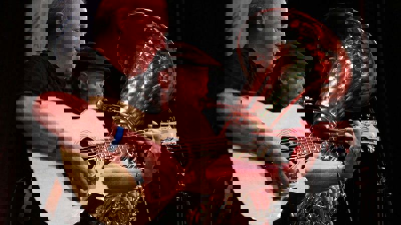 Søndag 3.mai, kl 18.00, inviterer vi til drive-in-gudstjeneste foran Hedenstad kirke!