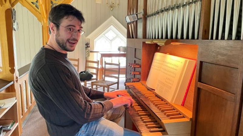 Sandro Oganov er tilsatt som ny organist i Sandsvær