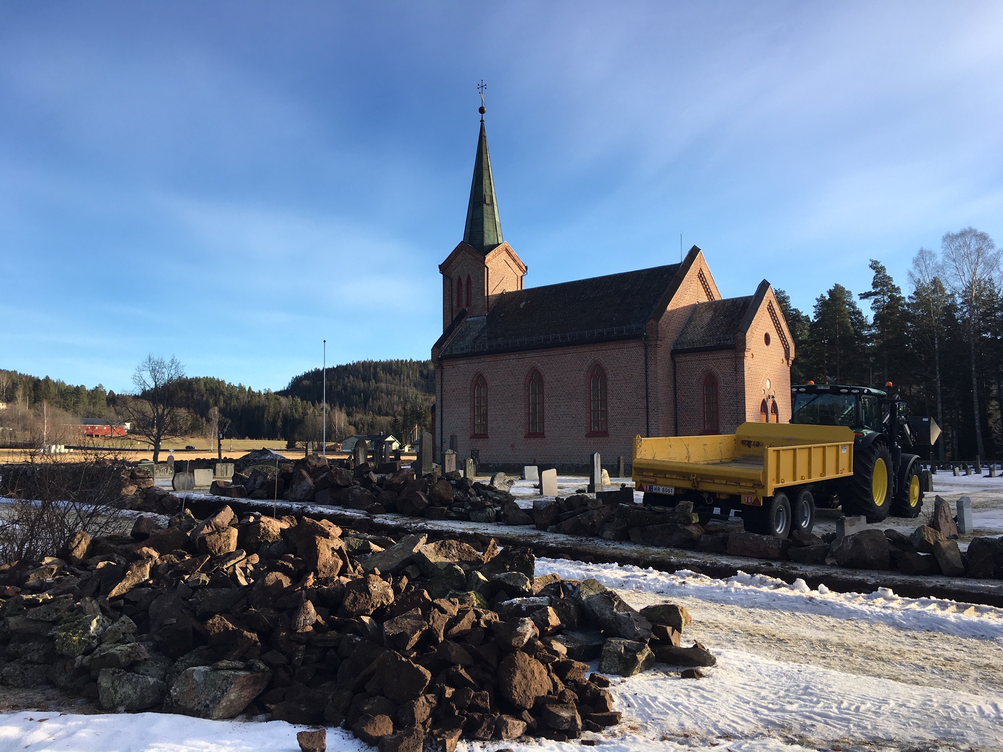 Vedlikehold av kirkemur i Tuft