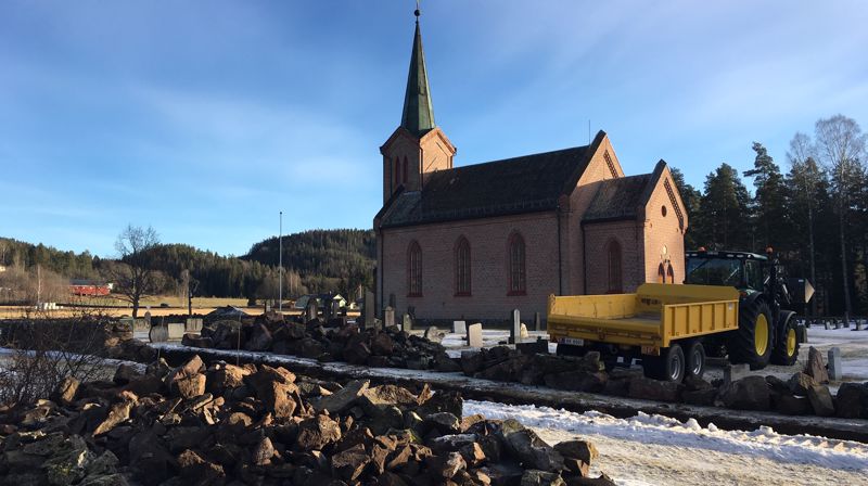 Vedlikehold av kirkemur i Tuft