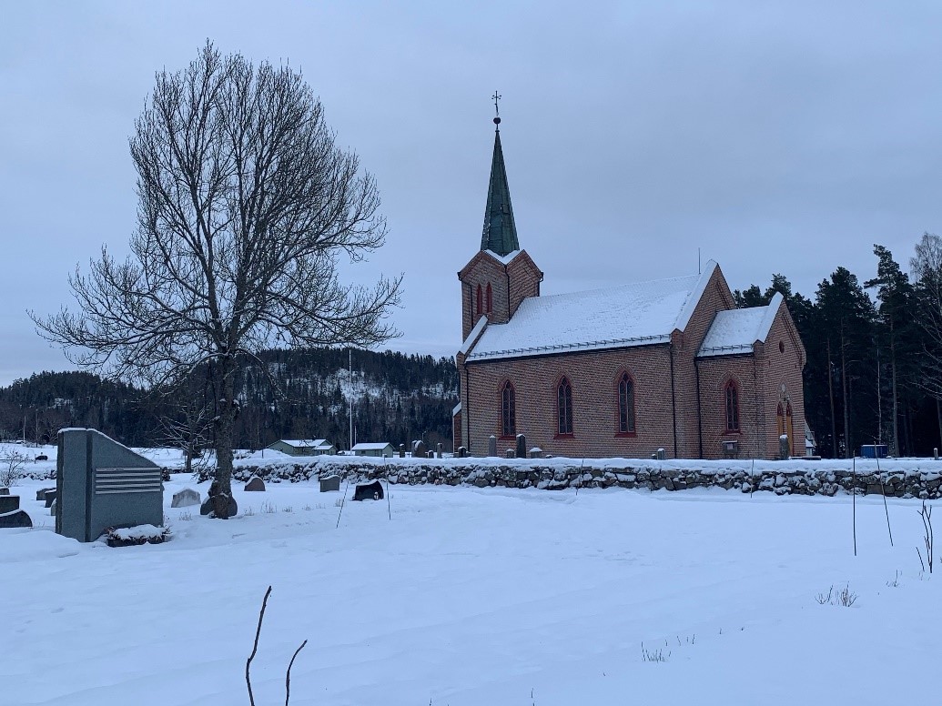 NAVNA MINNELUND PÅ TUFT KIRKEGÅRD