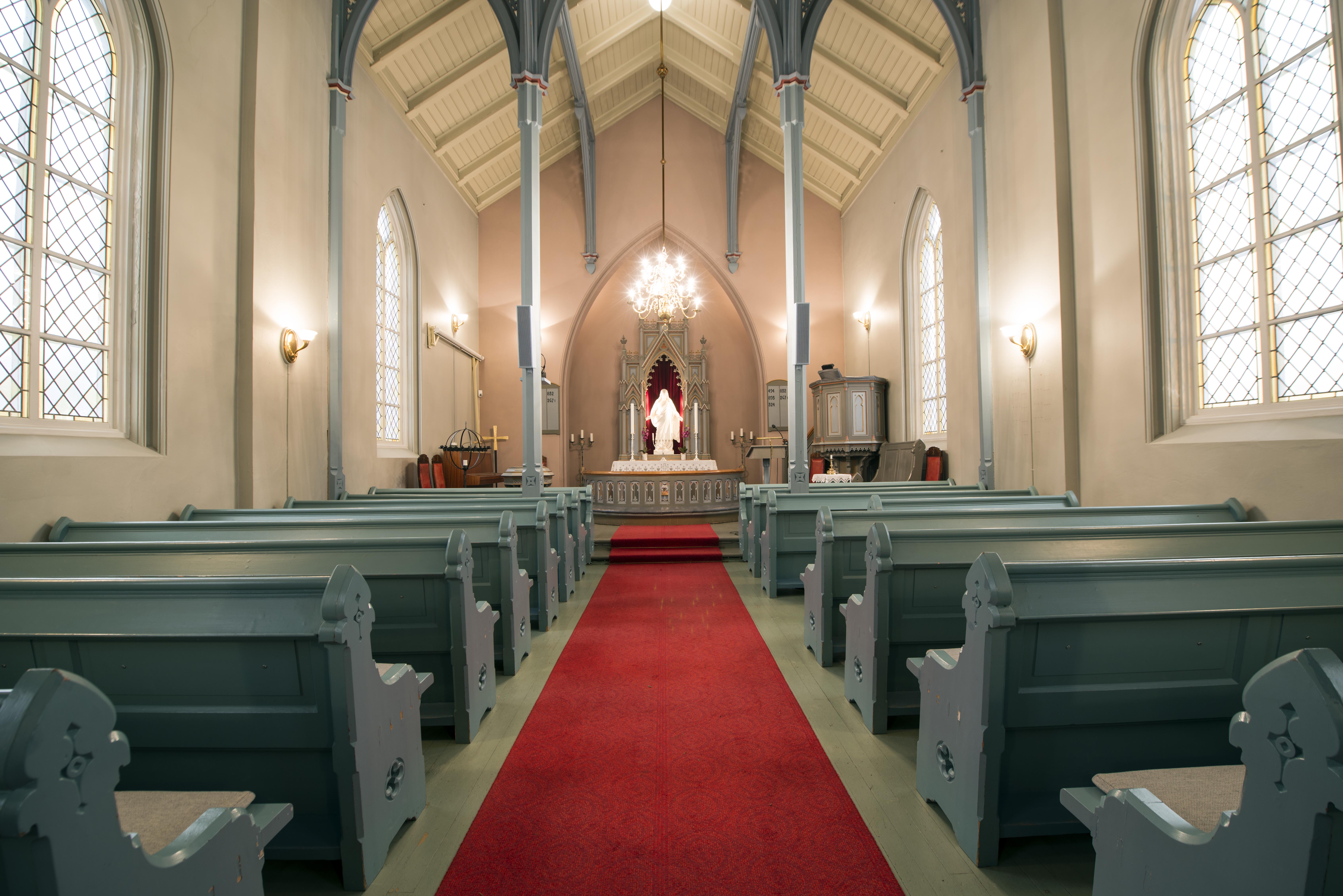 Vi har anledning til å ta imot 45 personer, i Tuft kirke