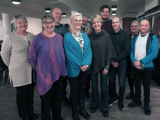 Fra venstre: Mona Stensrud, Gudrun Bjørka, Leder Roy-Andre Midtgård, Mona Høgli, Dag Finn Halsen Olavsbråten, Nestleder Inger Merete Bjerkerud, Herman Johannes Glienke (kommunens representant), Steinar N. H. Skinnes, Lisette Nyhus, sokneprest Sorle S. Hovdenak. Kari Ask Nore og Olav Arne Gabriel Sønsteby var ikke tilstede. Foto: Kjell Bjørka.