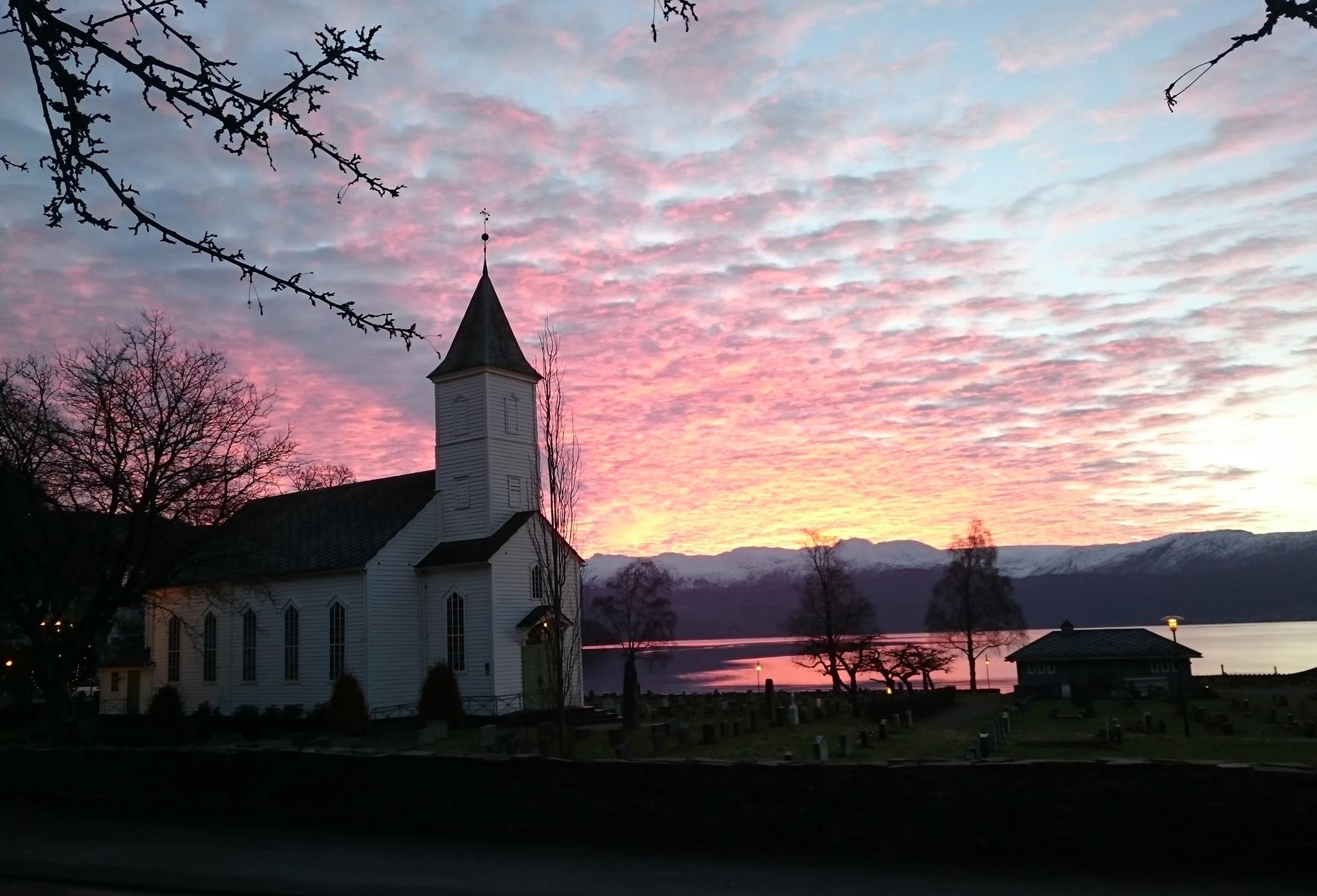 Kveldsgudsteneste i Øystese kyrkje 2. august kl. 19.00