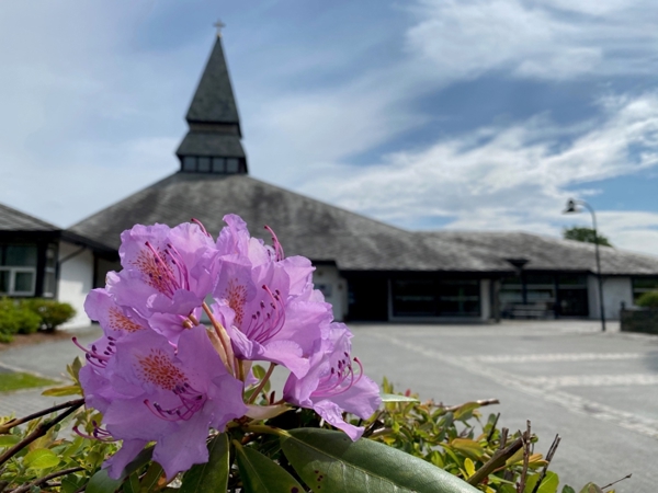 Dugnad i kyrkjeparken i Norheimsund