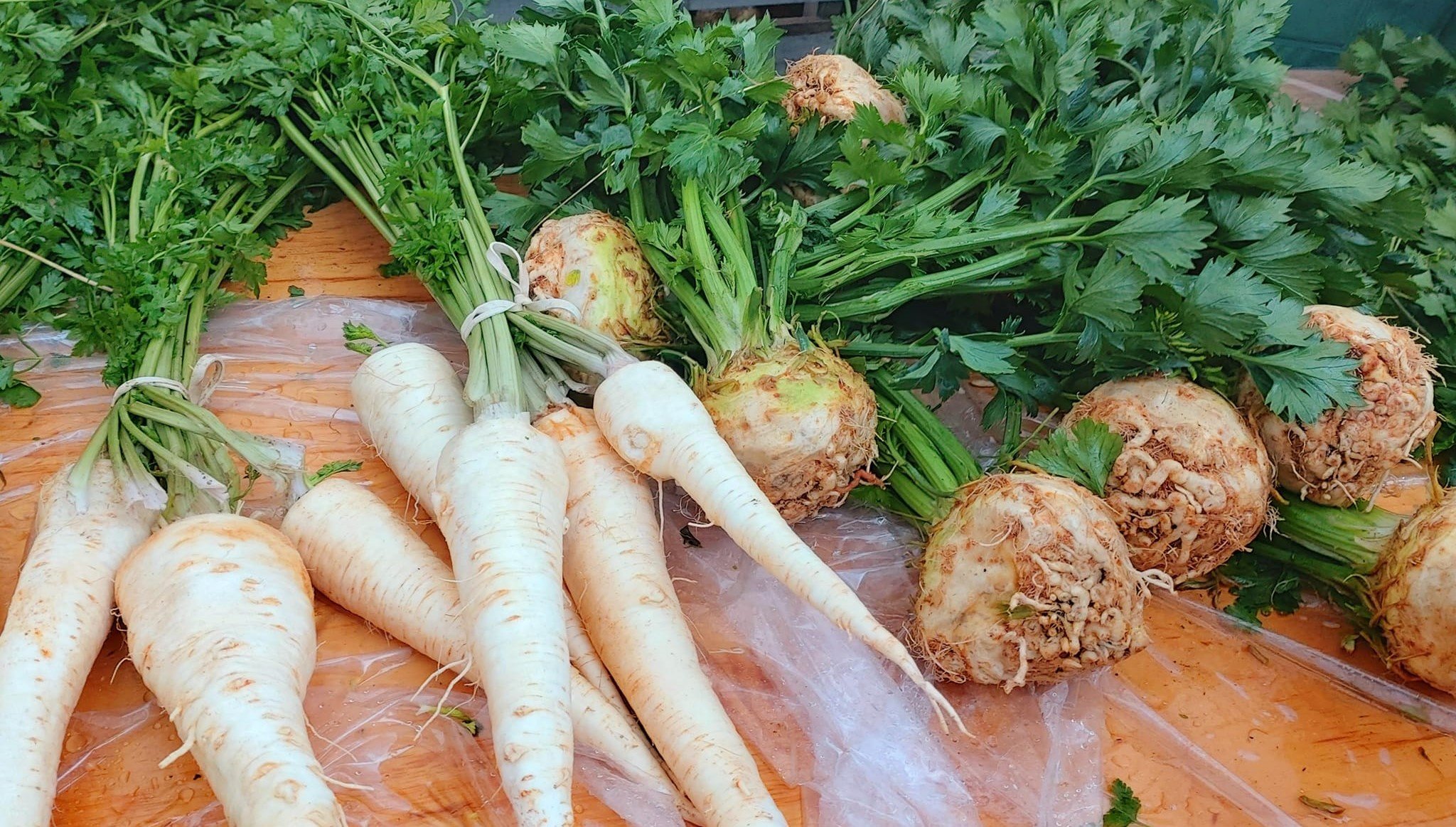 På høstmarkedet kan du blant annet kjøpe grønnsaker.