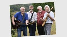 Disse gutta spiller opp til allsang og godt humør i kjerka! Velkommen, velkommen!