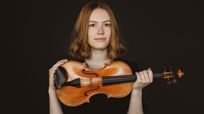 Fiolinisten Rebecca Nøstrud Isaksen.