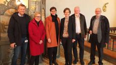 Fra venstre: Kirkebyggforvalter Stig Aarøe Arnesen, lokalpolitiker Turid Løsnes, kirkeverge Sigrid Kobro Stensrød, statsråd Kjersti Toppe, leder i Larvik kirkelige fellesråd Jørn Holme, nestleder i Larvik kirkelige fellesråd Andreas Berg. Foto: Privat