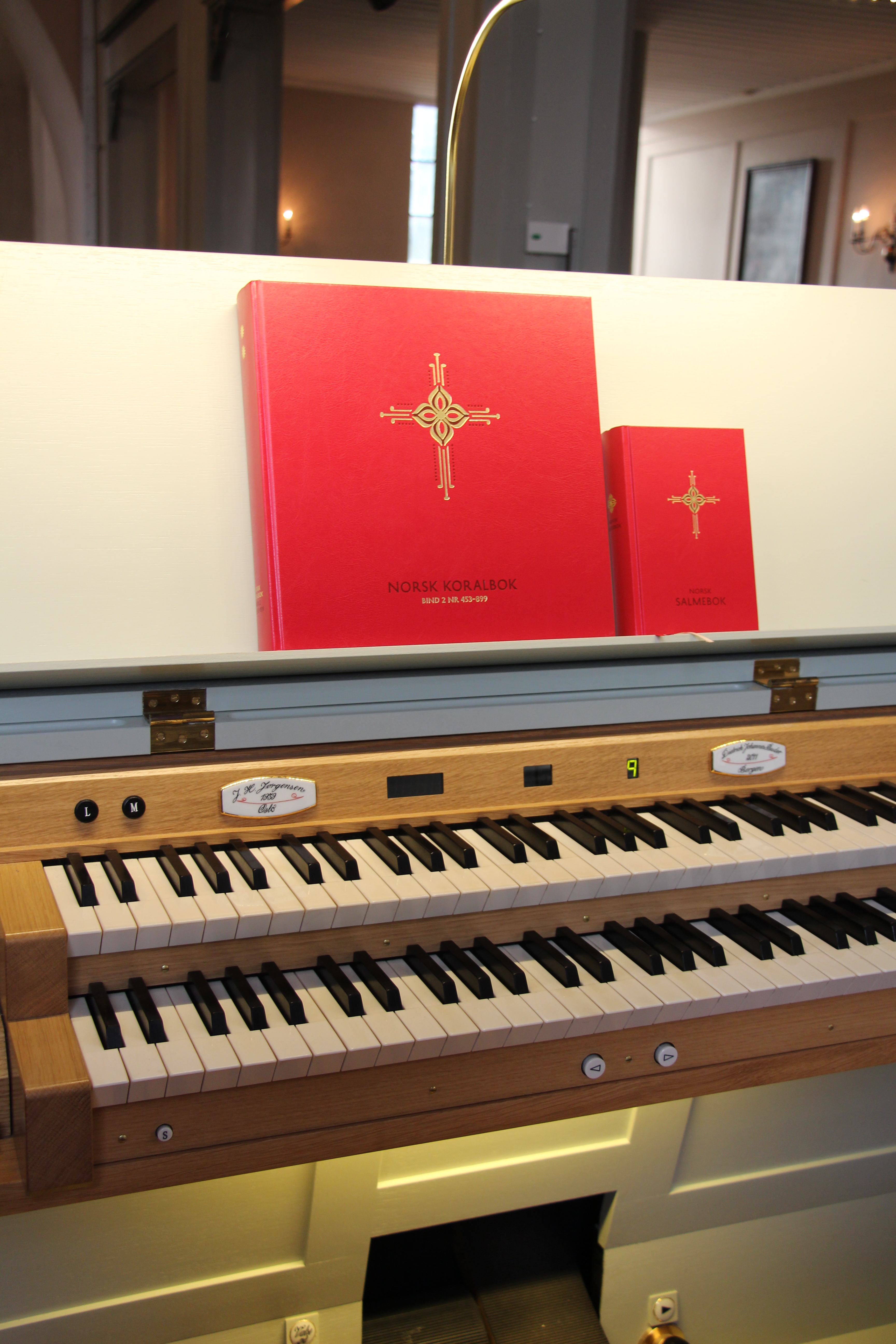 Orgel og konsertflygel i Frogner kirke, Lier