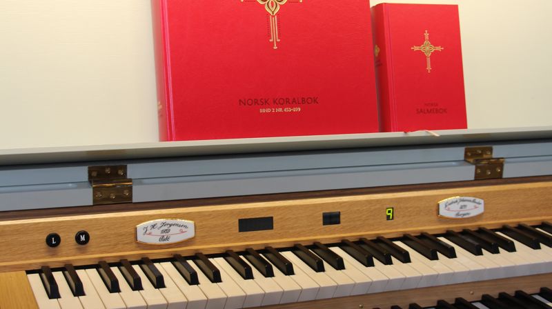 Orgel og konsertflygel i Frogner kirke, Lier
