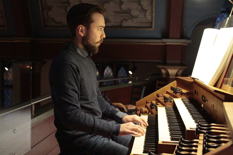 Søndag 28. januar kl. 18.00 vigsles Simen Iverstuen Blekastad til kantor i Lillehammer kirke. Foto: Kirken i Lillehammer