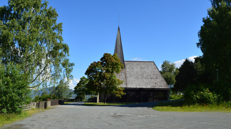 Velkommen til dugnad på kirkegården 8. mai kl 17.00!