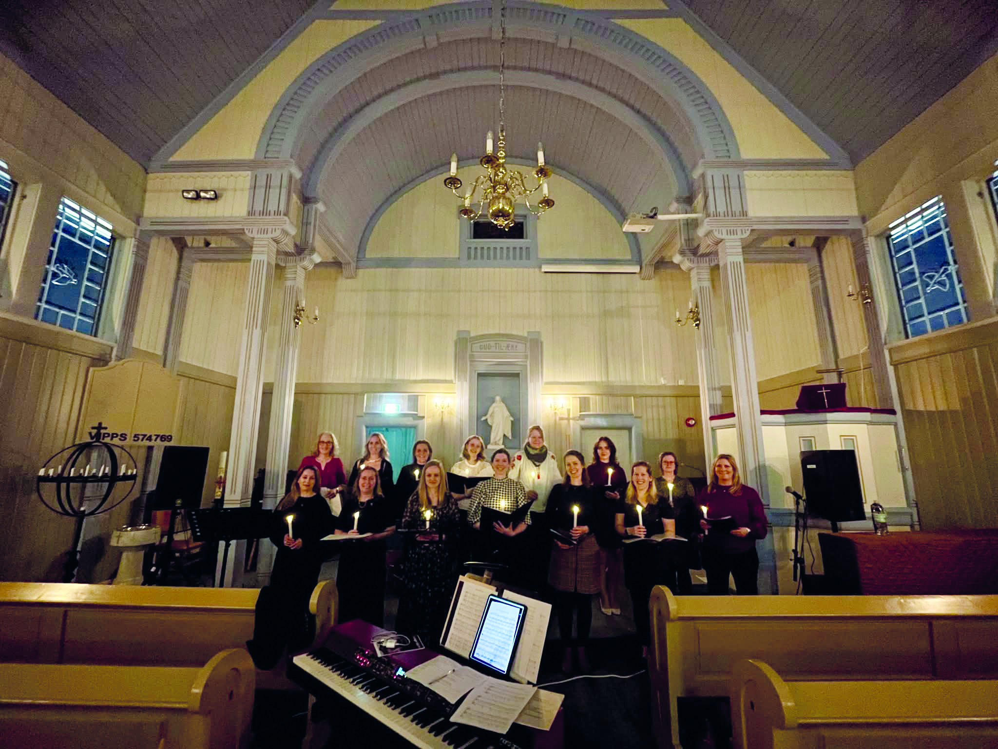 Julekos med damekoret  i Dalen kirke 21/12 kl. 17.