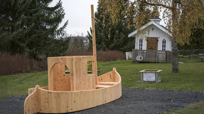 Kom og se den nye flotte lekebåten ved Barnas kirke