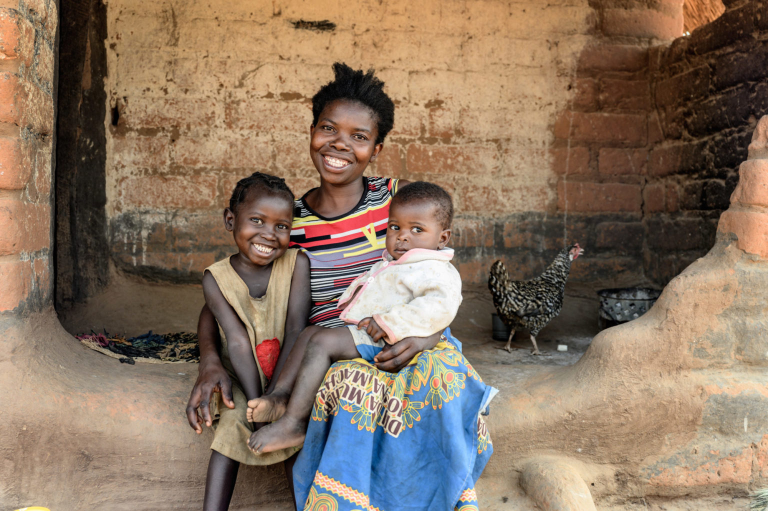 Susan sammen med to av barna sine 