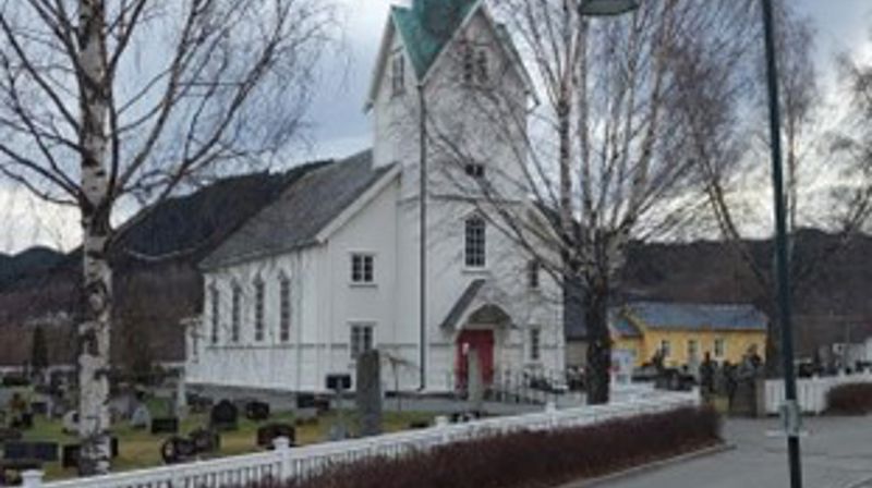 Dugnad på kirkegården i Hommelvik 10. mai kl. 18.