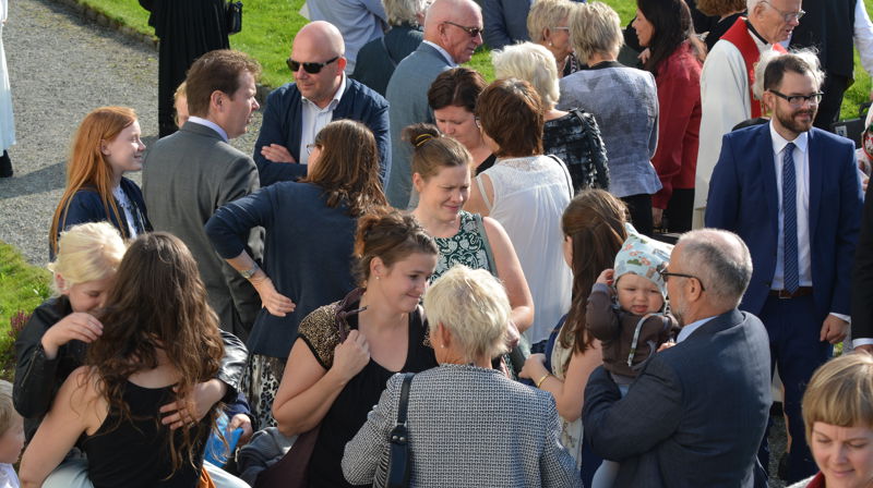 Folk på kyrkjebakken